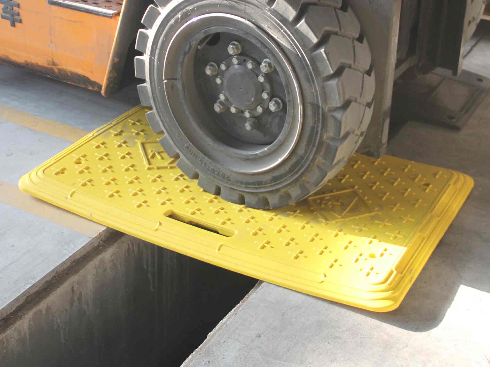 Pothole Covers | DRIVEWAY PANELS | Crossings | CONSTRUCTION SITES | Temporary Vehicle PASSAGE AND TRANSIT | Work Areas | TC Pothole Covers | DRIVEWAY PANELS | Crossings | CONSTRUCTION SITES | Temporary Vehicle PASSAGE AND TRANSIT | Work Areas | TC